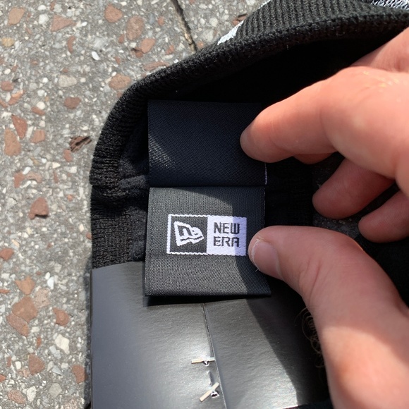 Supreme x New Era Reflective Black FW17 Headband - Picture 3 of 5